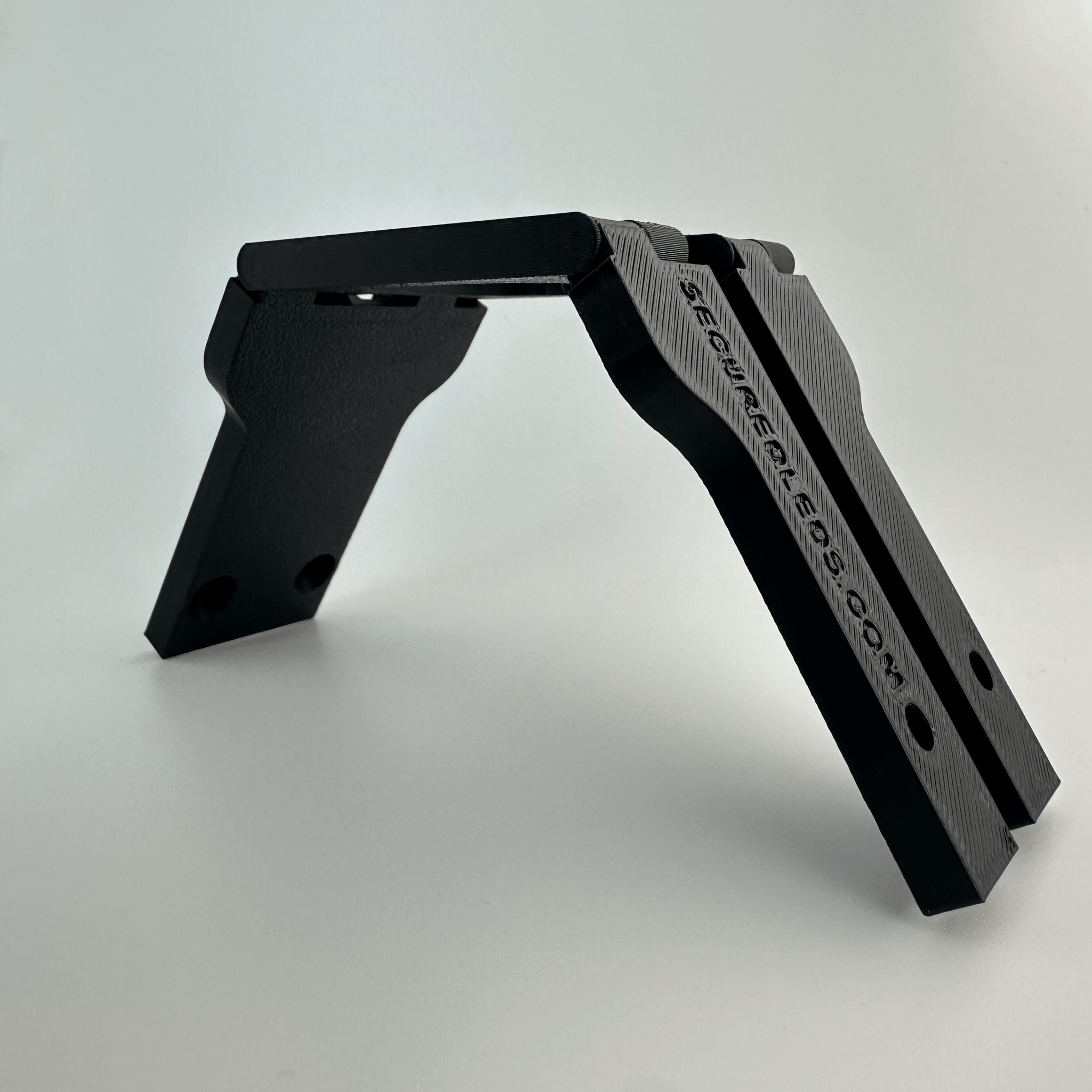 Peak Hinge: Slim Pro - Secured LEDs - P05PHSPB01PK - Black - standing upright back view